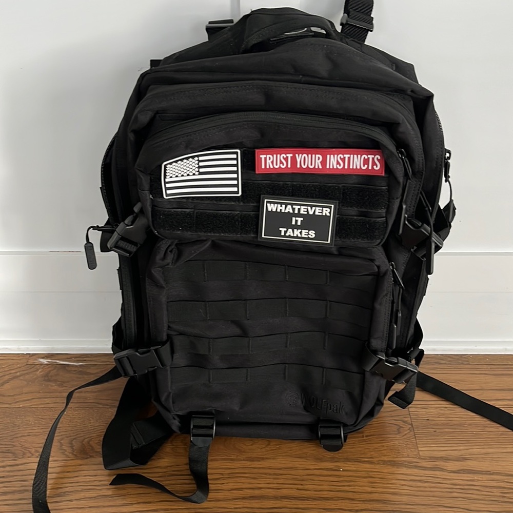 Wolfpak 25L black backpack